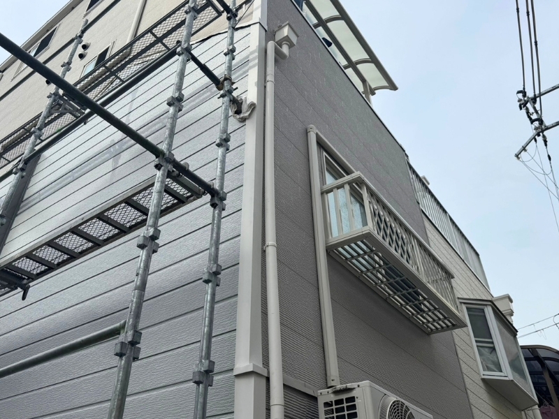 大阪府大阪市此花区の一戸建ての外壁張り替え(カバー)（取替）の施工後｜土井板金の施工事例