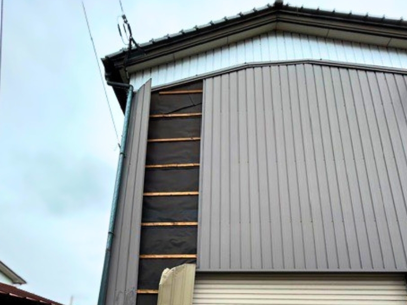 富山県中新川郡の一戸建ての外壁張り替え(カバー)（取替）の施工前｜株式会社須加瓦工事店の施工事例