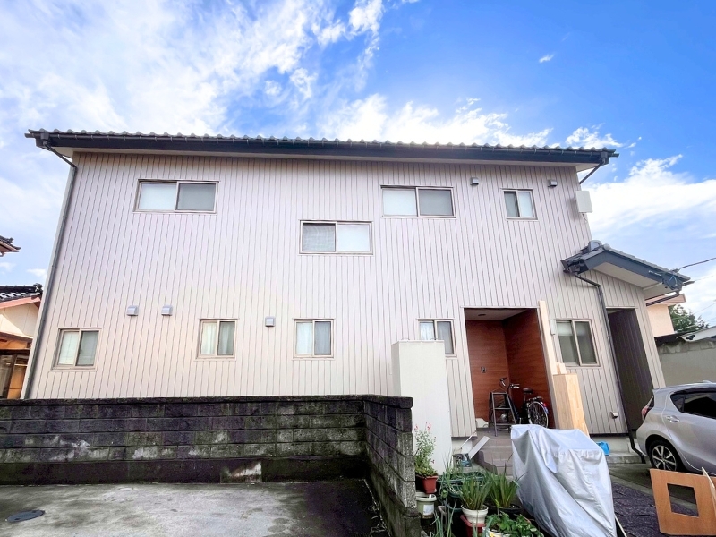 富山県富山市の一戸建ての外壁張り替え(カバー)（取替）の施工後｜加藤板金の施工事例